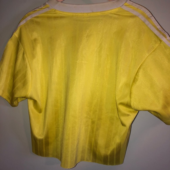 Cropped adidas workout top. - Picture 3 of 3